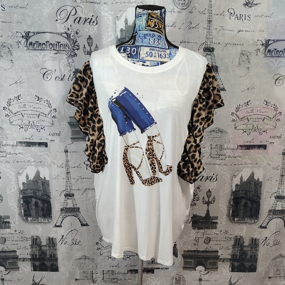 kiss and fly Tops - Leopard Sleeve Graphic Women's Tee